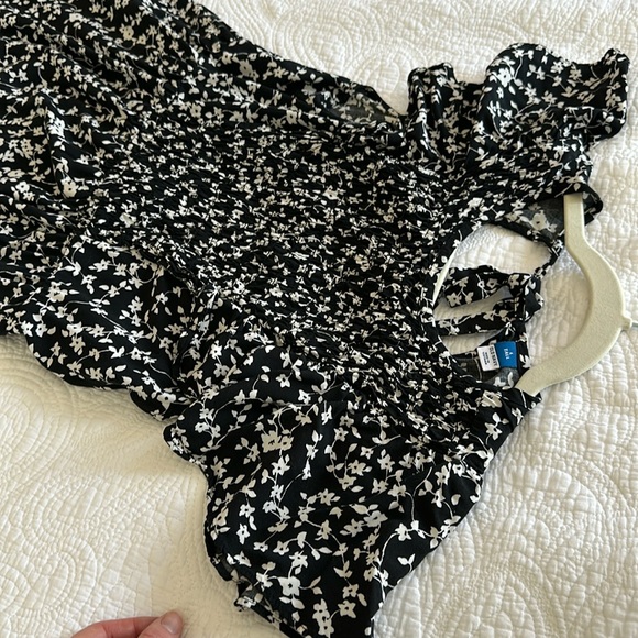 Old Navy Fit & Flare Flutter-Sleeve Tiered Smocked Midi Dress for Women - Picture 3 of 9